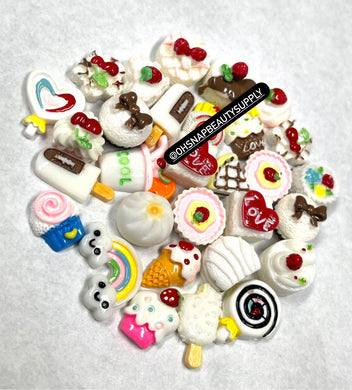 3D GIANT SWEET Charms (WHITE)